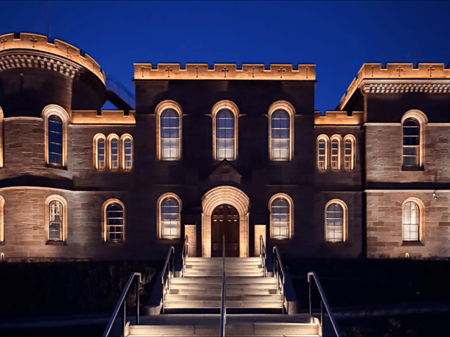 Inverness Castle façade lighting (2)