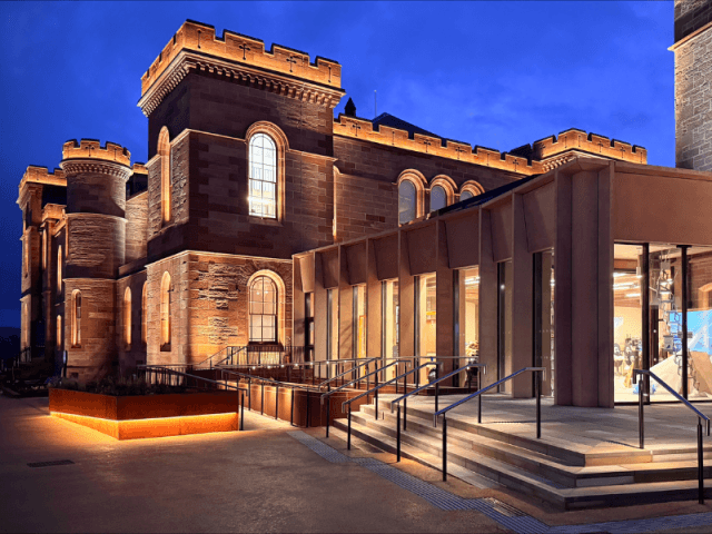 Inverness Castle façade lighting (4)