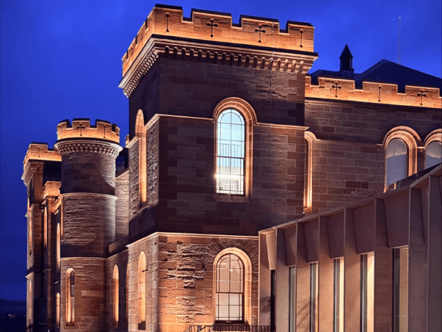 Inverness Castle façade lighting (5)