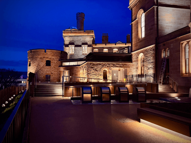 Inverness Castle façade lighting (6)