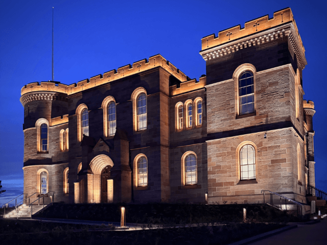 Inverness Castle façade lighting (7)