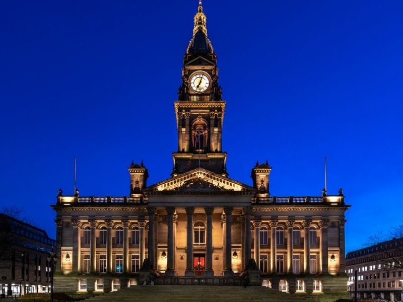 bolton town hall façade lighting (1)