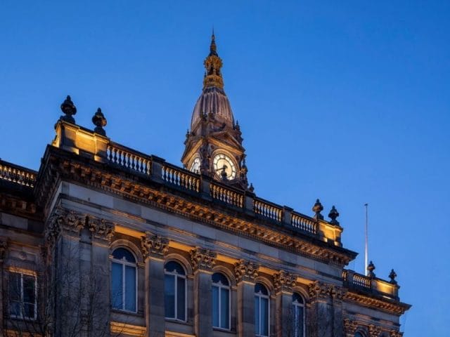 bolton town hall façade lighting (4)